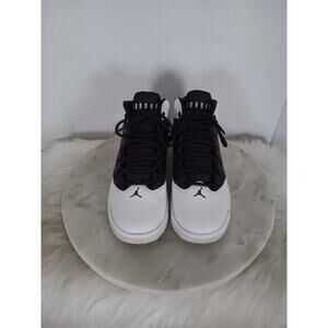 Air Jordan Max Aura Youth Boys Size 5Y Mid Top Sneakers White Black AQ9214-100